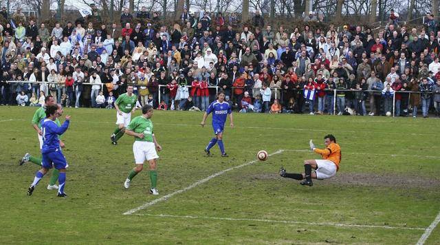  莱比锡红牛火力全开，五球大胜保级弱旅  
